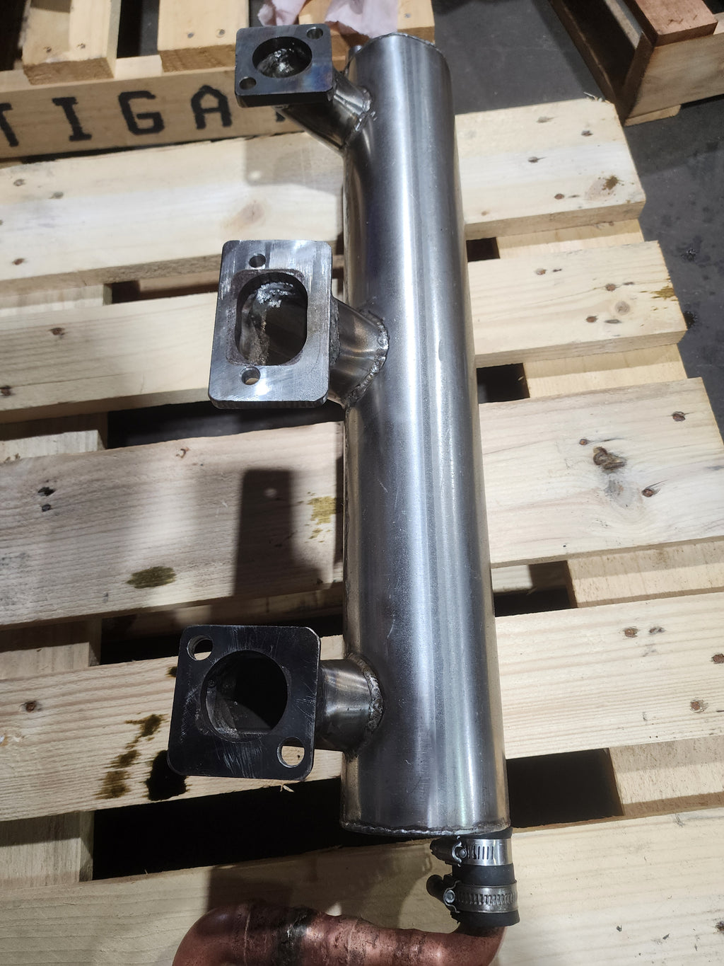 6354 WET MANIFOLD CUSTOM STAINLESS CENTRE OUTLET
