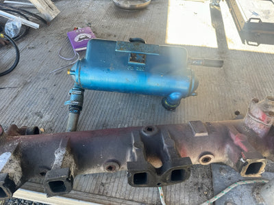 FORD 2725E USED WET MANIFOLD SET